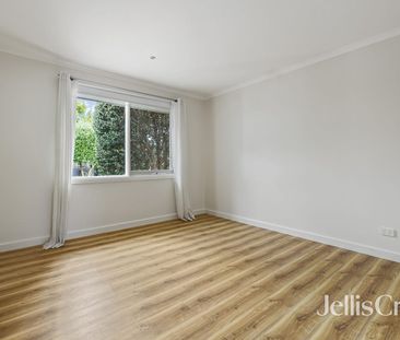 Rear Position Privacy with Modern Flair - Photo 2