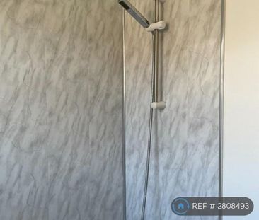 2 bedroom semi-detached house to rent - Photo 6