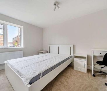 Grosvenor Road, Aldershot, GU11 - Photo 2