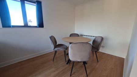 Ludlow Road, Maidenhead - Photo 2