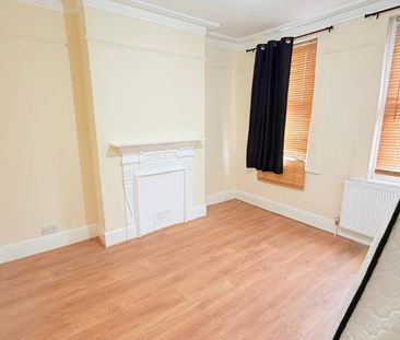 4 bedroom terraced house to rent - Photo 5