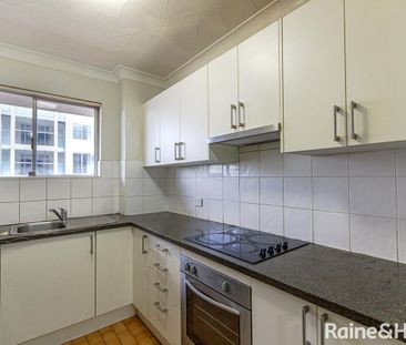 Prime Parramatta Two Bedroom Unit! - Photo 6