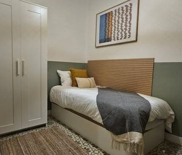 Carrer de Calàbria, Barcelona, Catalonia 08015 - Photo 6