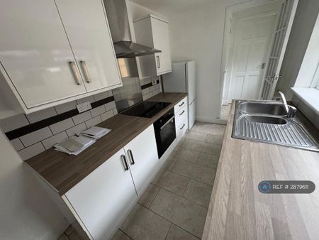 2 bedroom terraced house to rent - Photo 4