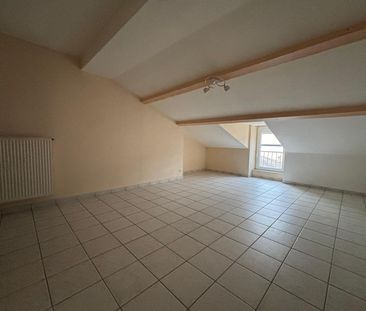 Location Appartement 4 pièces 77m² VALS LES BAINS 07600 - Photo 2