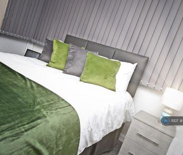 1 bedroom in a house share to rent - Photo 2