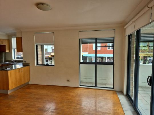 THE SPOT RANDWICK - MODERN APARTMENT - DOOR STEP TO CAFES & CINEMA - Photo 1