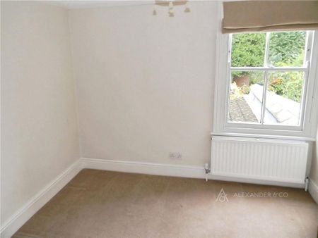 4 bedroom terraced house to rent - Photo 3