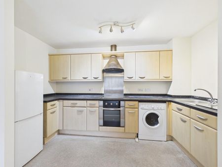 2 bedroom Flat To Let - Photo 5