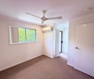 Stunning Townhouse in Springfield lakes Prime Location! - Photo 2