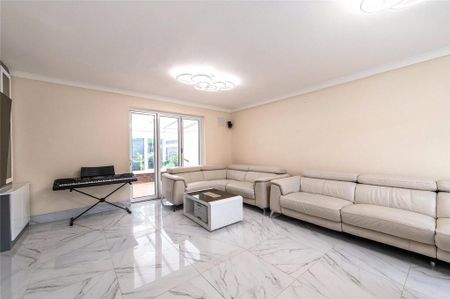 3 bedroom detached house to rent - Photo 3