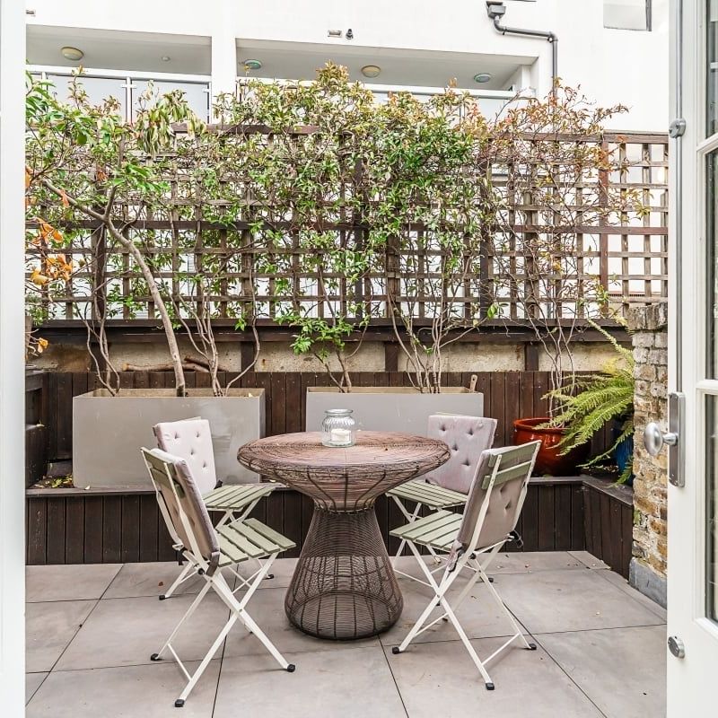 3 bedroom mews to rent - Photo 1