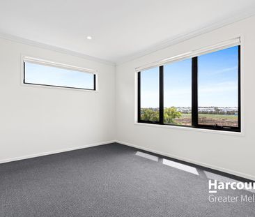 Modern Family Living in the Heart of Aintree - Photo 6