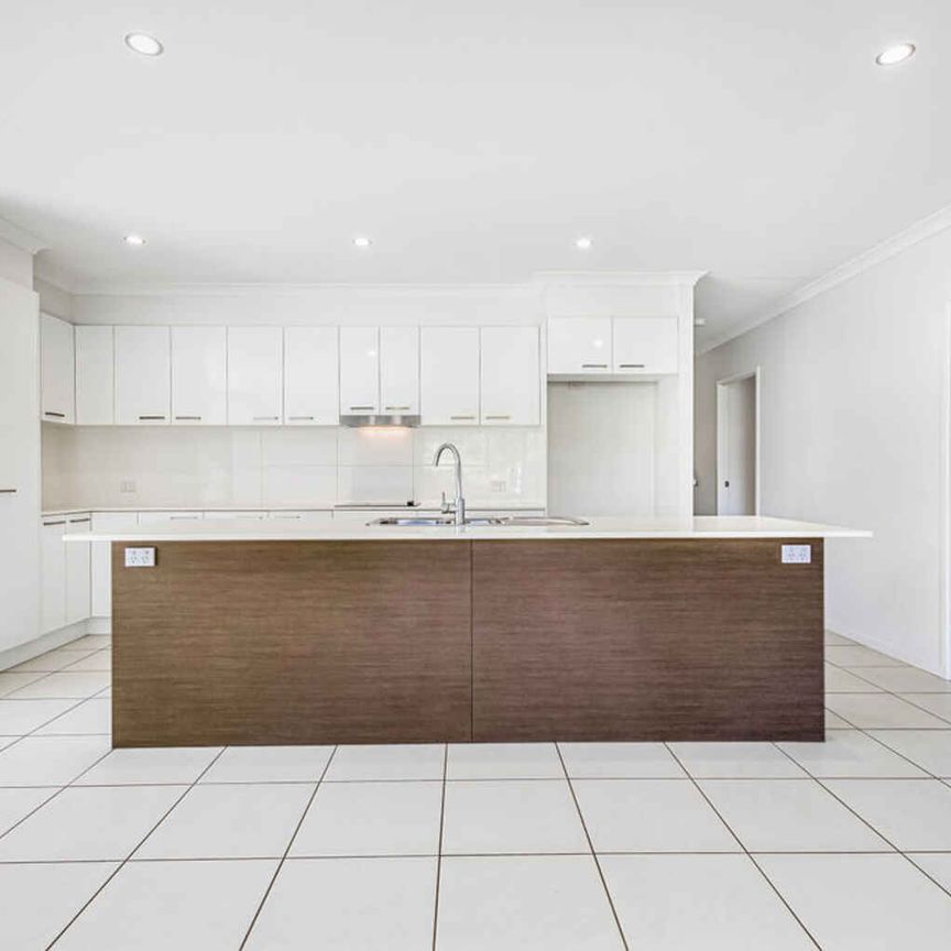 Spacious Family Living Near Beach & School - Photo 1