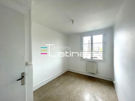 Location Appartement 4 pièces 59m² NIMES 30000 - Photo 2