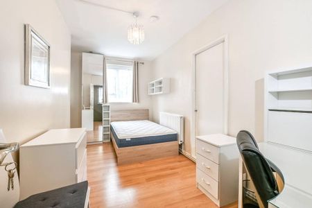 4 bedroom flat to rent - Photo 4