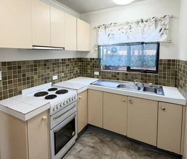 3 BEDROOM TOWNHOUSE WITH POOL IN COMPLEX - Photo 4