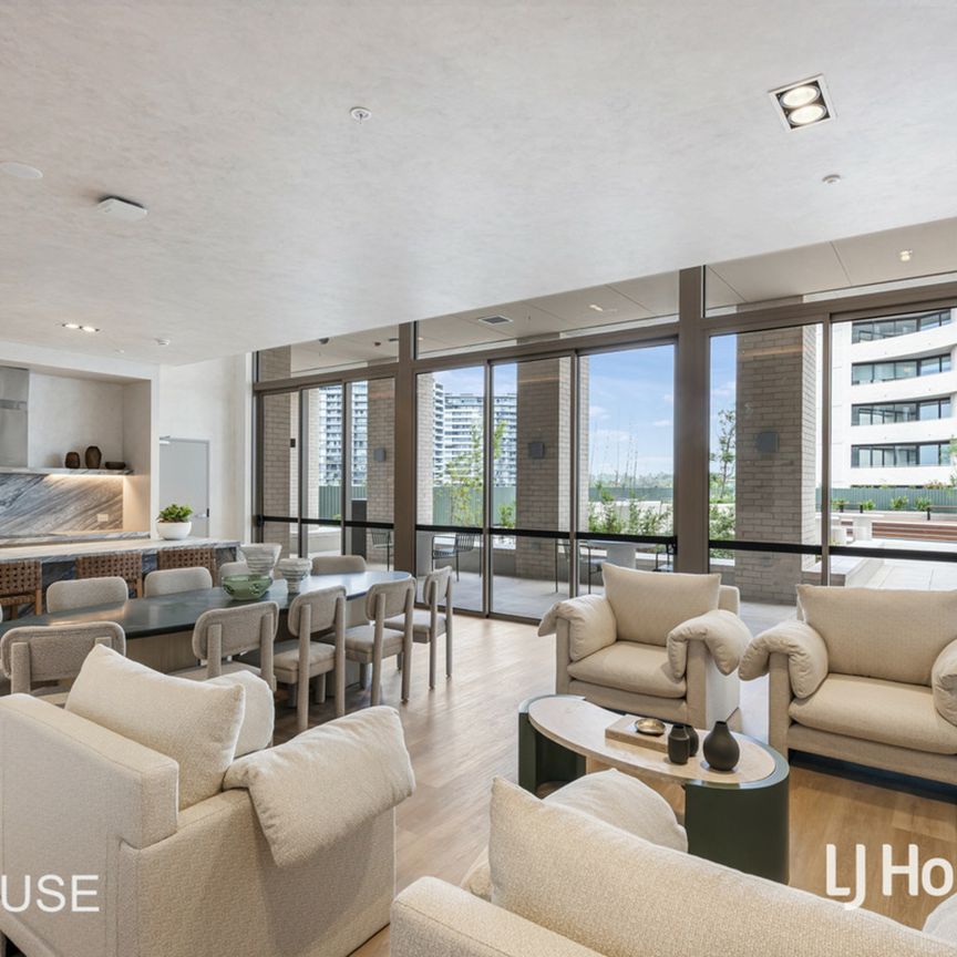 Luxury 2 Bedroom Apartment - Fantastic Location! - Photo 1