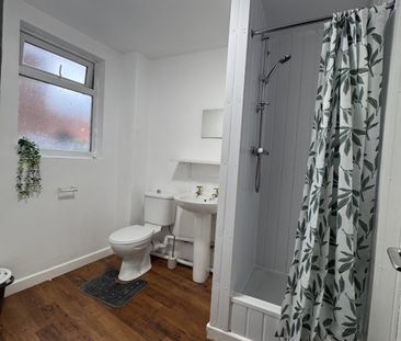 6 Bed Student Accommodation - Photo 2