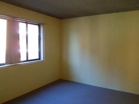 !! 1st floor unit – bedrooms will have brand new carpet !! - Photo 4