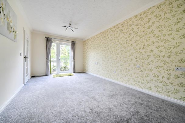 King Henry Lodge, Chingford, Essex - Photo 1