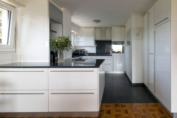 Zu vermieten – Schöne möblierte 4.5-Zimmer-Wohnung mit Seeblick in La Tour-de-Peilz (VD) - Photo 1