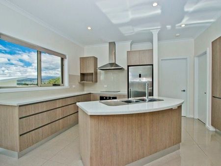 Lovely Modern Living - Photo 5