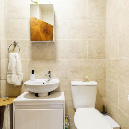 Modern Studio - Photo 3