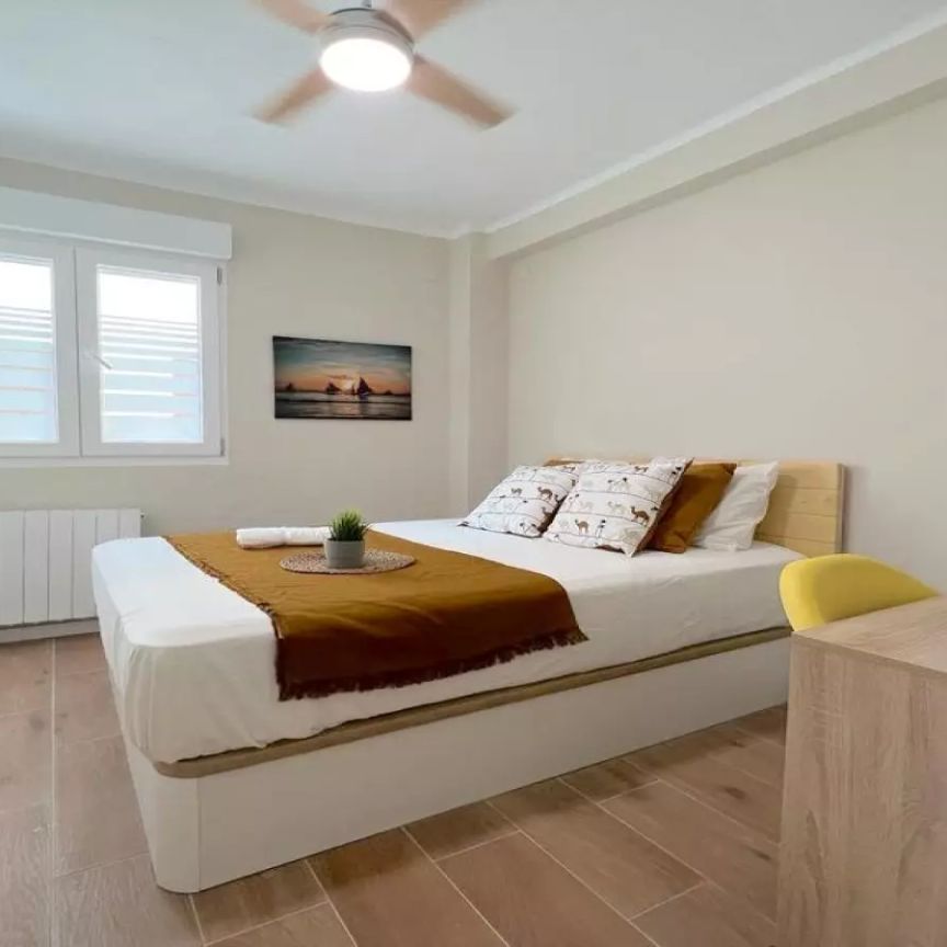 Room in a shared 5-bedroom apartment for rent in Benimaclet, professionals only, no couples - Photo 1