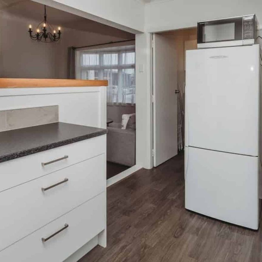 Fully furnished three bedroom home close to the CBD - Photo 1