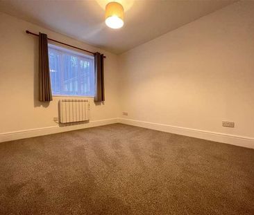 Kingshill Court, Swindon, SN1 - Photo 3