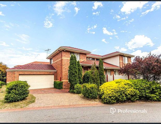 Charming Residential House in Mount Waverley - Photo 1