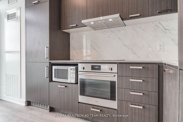 For Lease - 38 Honeycrisp Crescent Unit# 2003, Vaughan, Ontario - Photo 1