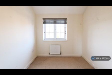 3 bedroom end of terrace house to rent - Photo 3