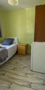 Room in a Shared House, Armistice Gardens, SE25 - Photo 3