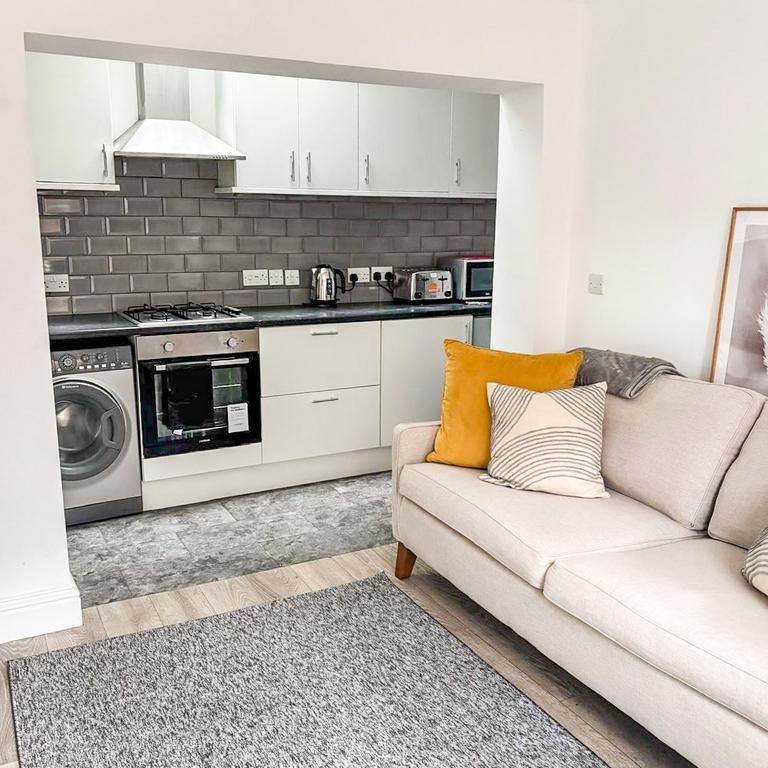 3 bedroom terraced house to rent - Photo 1