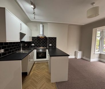 1 bedroom Flat to let - Photo 3