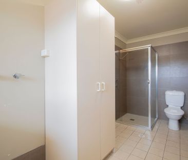 Low Maintenance 3 bedroom - Photo 6