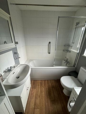 2 bedroom semi-detached house to rent - Photo 5