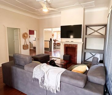 Modern furnished character home - Photo 1