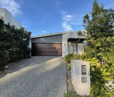 IMMACULATELY FAMILY HOUSE - Photo 1