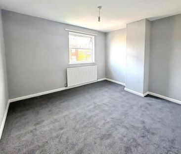 2 bedroom end of terrace house to rent - Photo 4