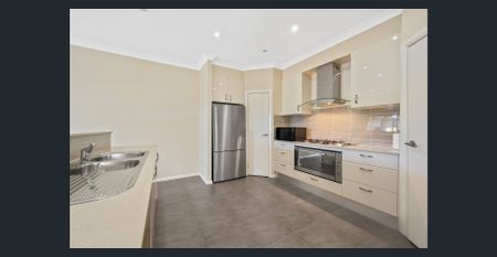 Open plan family home - Photo 3