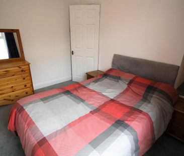 2 bedroom private hall to rent - Photo 2