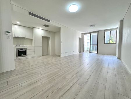 Modern and Spacious 2 Bedroom Apartment - Photo 4