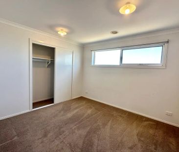 “Impressive Perfection Double Storey Home in Saltwater Estate!!” - Photo 3