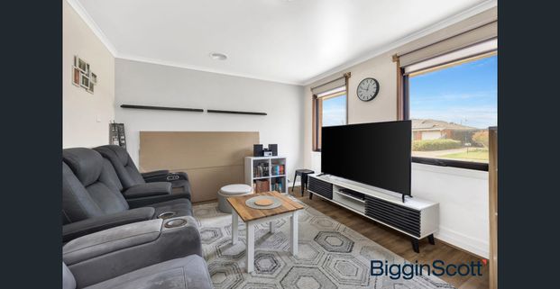 Perfect Home in a Quiet Court Location! - Photo 1