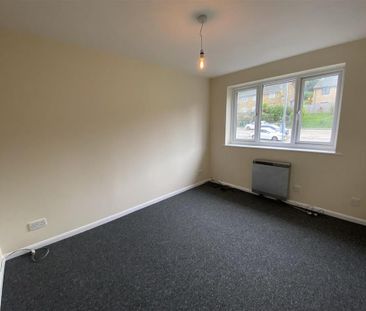 2 bedroom mews to rent - Photo 3