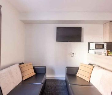 6 Bed Deluxe Ensuite - Photo 3