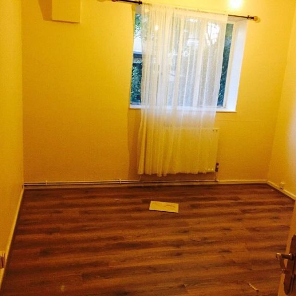 3 Bed Flat, Bromley Road, SE6 - Photo 1